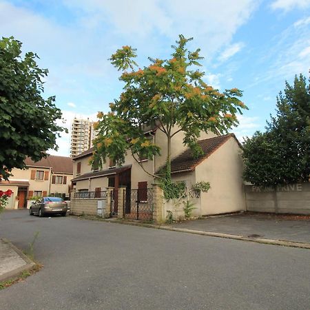 Villa Paris Nord: Tranquil Retreat with Private Parking and Garden Epinay-sur-Seine Exterior photo