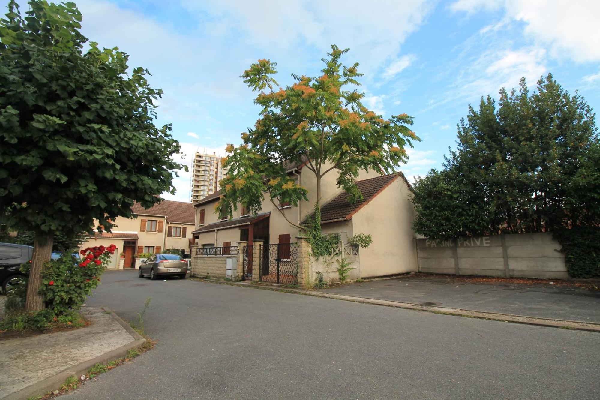 Villa Paris Nord: Tranquil Retreat with Private Parking and Garden Epinay-sur-Seine Exterior photo