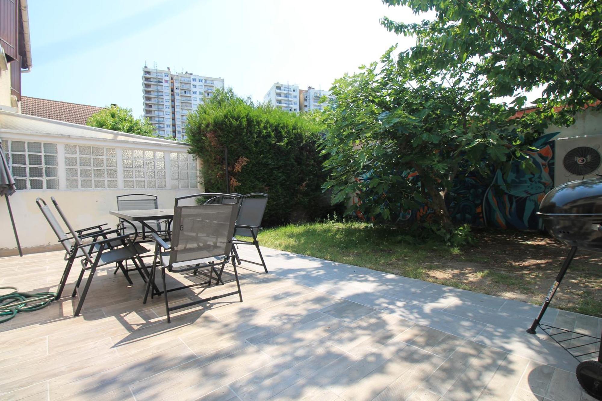 Villa Paris Nord: Tranquil Retreat with Private Parking and Garden Epinay-sur-Seine Exterior photo